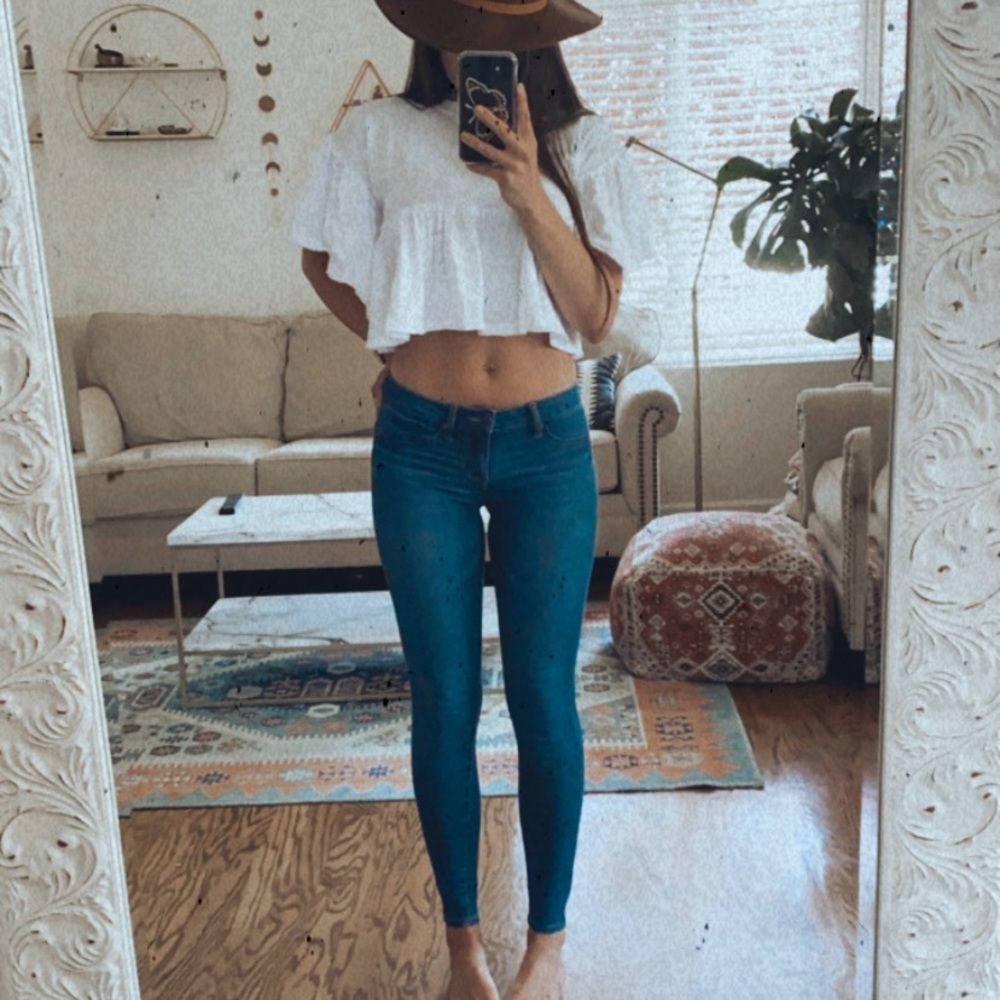 Low waist jeans.